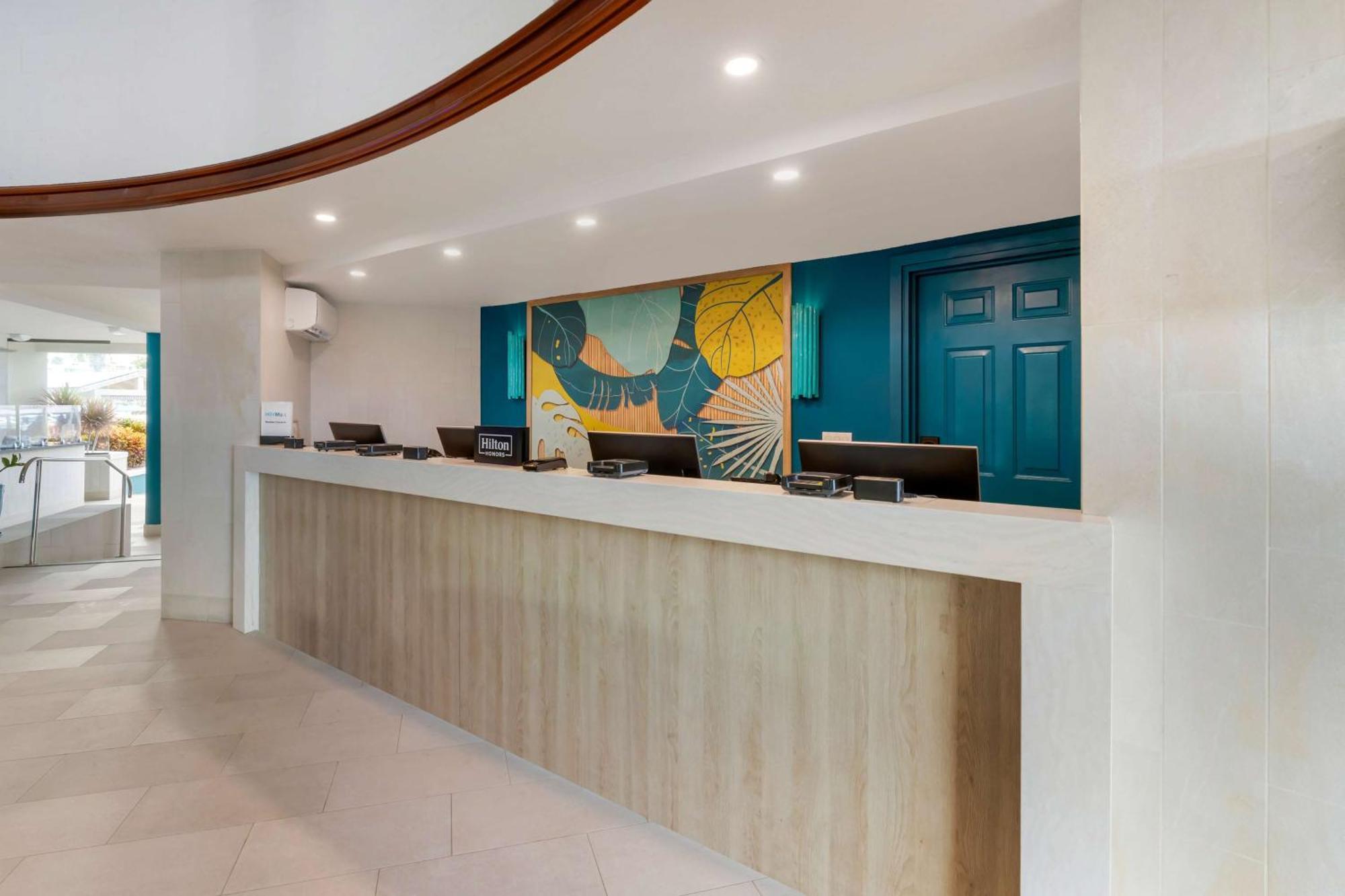Hilton Vacation Club Royal Palm St Maarten Koolbaai Exterior photo