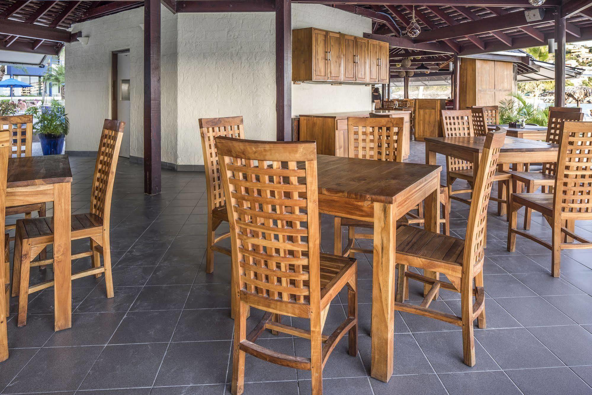 Hilton Vacation Club Royal Palm St Maarten Koolbaai Exterior photo